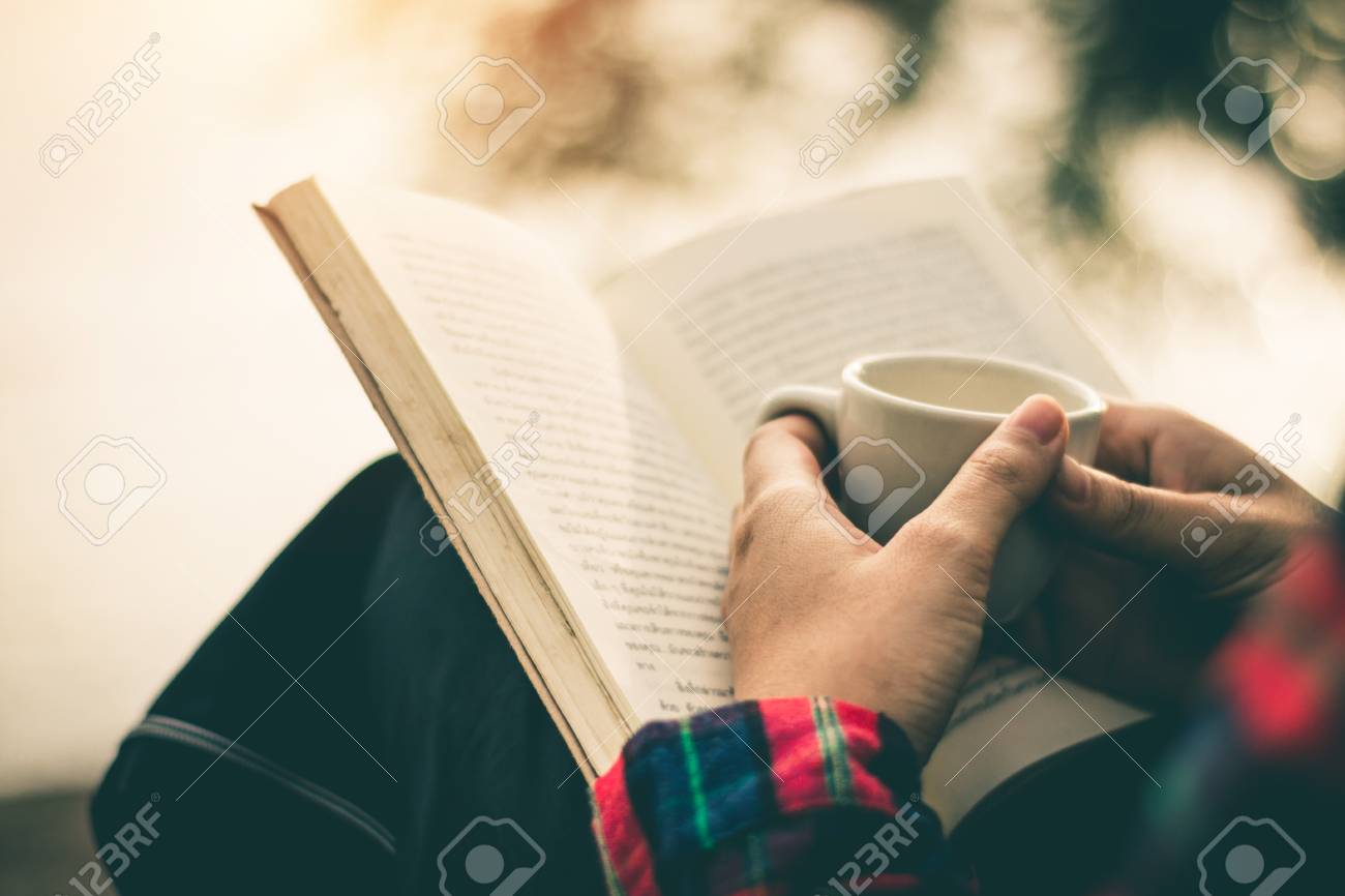 Which Is The Best Way Of Reading? Ebook VS Paper Book Which Is The Best Way Of Reading? Ebook VS Paper Book